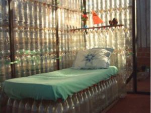 Az újrahasznosítás mesterei avagy épületek PET palackokból