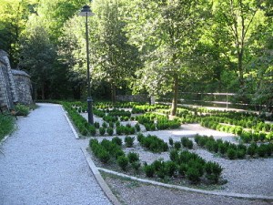 Családi kirándulás Magyarországon hegyvidéki tájra