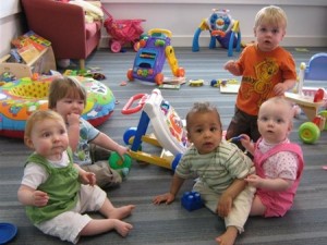 Bölcsőde előnyei és hátrányai : közösségbe kerül a gyerek