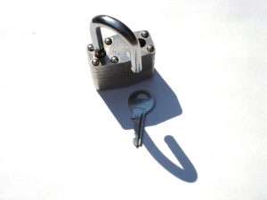 Feltörhetetlen széf? Olyan nincs, de a kinyitás megnehezíthető.